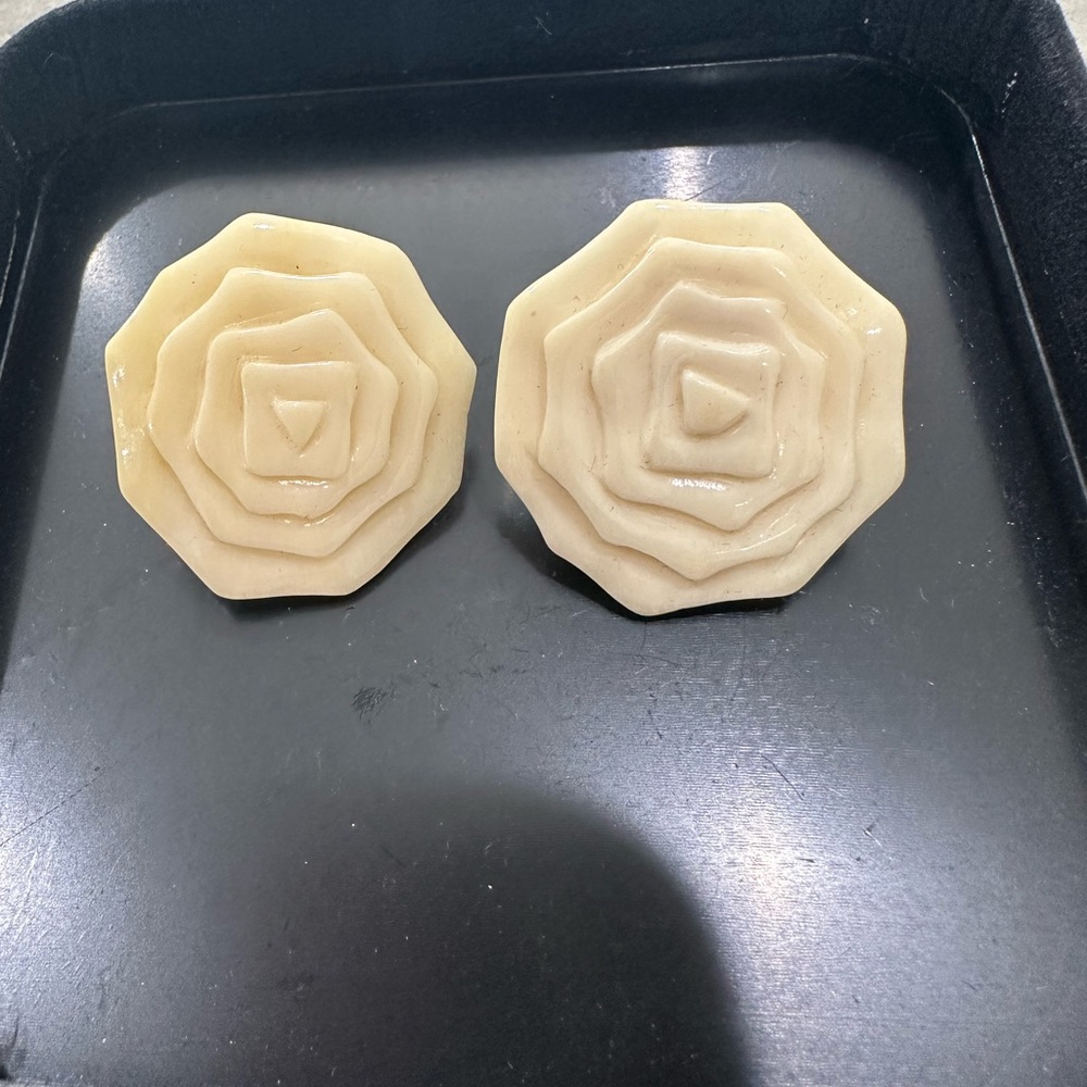 Vintage flower earrings